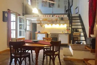 Image de Appartement rénové, avec terrasse, dans coeur historique Uzes