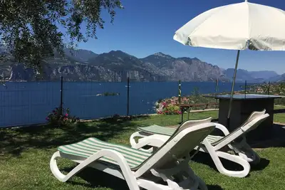 Image de Margaret House Apartment n. 4 avec jardin et vue sur le lac