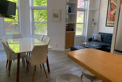 Image de 2br + grand loft de couchage / 2Bath 1 bloc de Central Park sur Uws