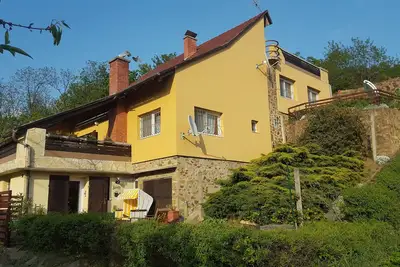 Image de Guest House avec un lac au lac Velence, romantique chalet max. 12 personnes