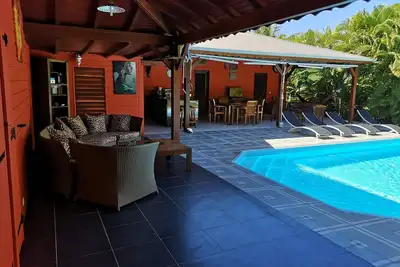 Image de kaz a coco, piscine, plage de la perle à Riflet Deshaies
