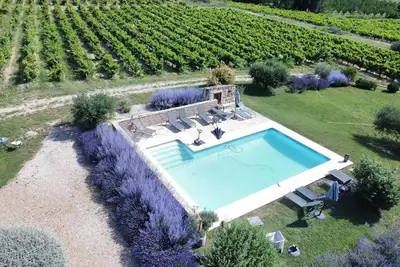 Image de Grande maison au pied du Luberon à 2 Km de Lourmarin avec piscine