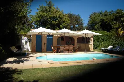 Image de Villa 10/12 pers   4 chambres  piscine privé8x4  et Pool House tout équipé