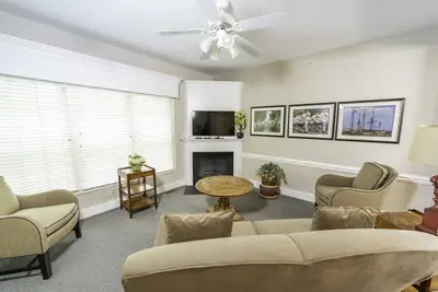 Image de Très bien situé, deux chambres à coucher, King's Creek Plantation!