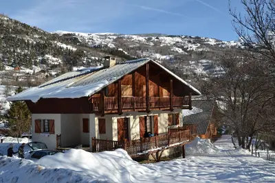 Image de Appartement dans chalet - Pied des pistes. Situé à Villeneuve La Salle.