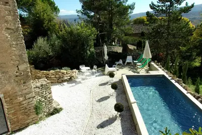 Image de Vue panoramique sur le Luberon au coeur de Goult, piscine privée!