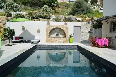 Image de Villa Madrale**** - Piscine chauffée bain à remous 2/8 pers - 3ch - Depart rando