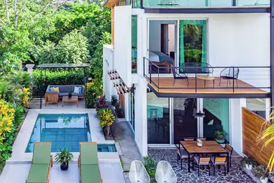 Image de Superbe vue sur l'océan moderne avec piscine privée