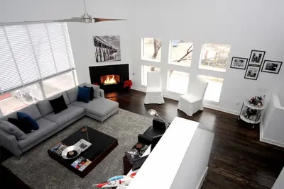 Image de Emplacement! Downtown Dallas Condo, élégant, moderne, pacifique. Voir avis!