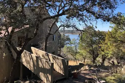 Image de Vue panoramique sur le lac Travis Waterfront Home Windermere Oaks