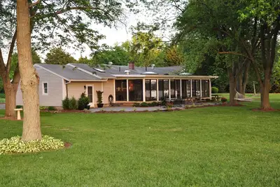 Image de Charmant Cottage Waterfront en dehors de St. Michaels près des chênes