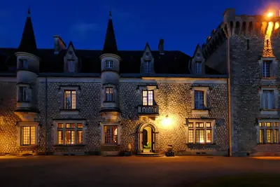 Image de Château magnifique avec des intérieurs fabuleux et une piscine chauffée. Capacité d'accueil jusqu'à 26