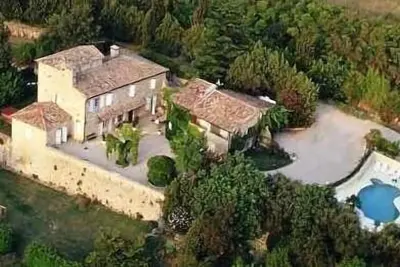 Image de 18 Cent. Mas en pierre à Uzès sur 5 hectares avec vue imprenable -