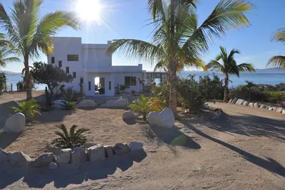 Image de Immense, privé La Ventana / El Sargento Casa et plage Bodega sur l'océan ~ 3k Sqf