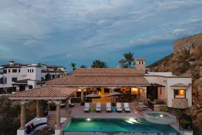 Image de Incroyable 6 Br maison w vue imprenable, situé dans une communauté fermée