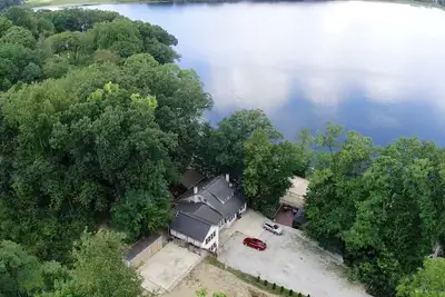 Image de Sandy Beach WhlChr-Friendly Woodlands Lodge at Stone Lake w / 50 acres de terrain boisé!