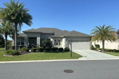 Image de Communauté fermée Del Webb, à cinq milles au nord des villages