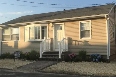 Image de Sunset Manor minutes to Seaside Heights Boardwalk en direction du sud,