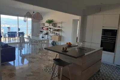 Image de Appart Xxl tout confort et sécurité doté d'une superbe vue mer en centre ville