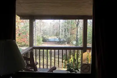 Image de Cabane en rondins privée dans les bois! 5min de Fall Creek Falls. Vue sur l'eau!