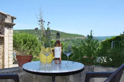 Provence Maison Avec Montagne et vue sur la campagne et Bistro Next Door