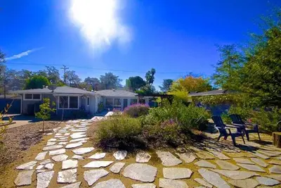 Image de Centre-ville Mid-Century moderne w / Starry Night Views, w / bain à remous,