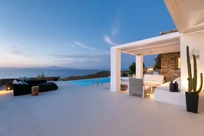 Image de Villa de luxe privée piscine à débordement, vues à couper le souffle, calme