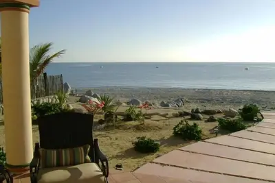 Image de Beachfront Living - Beach & Ocean comme votre cour avant