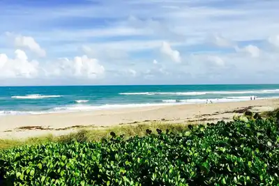 Incroyable 2br / 2ba sur l'île de Hutchinson à quelques pas de la plage * Avril 2020 disponible *