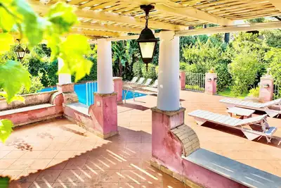 Image de Villa EtnaSicily avec piscine privée et jardin et terrasses avec vue sur la mer de l'Etna