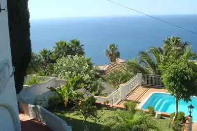 Image de Maison individuelle, Wc séparé. Appartement, piscine et beau jardin