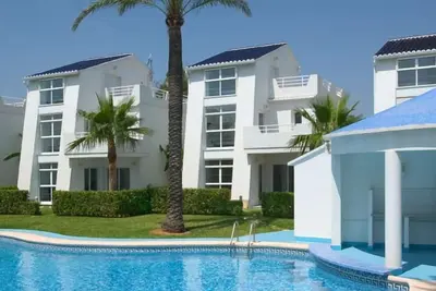 Image de Villa pieds dans une petite communauté familial (9 unités) avec piscine