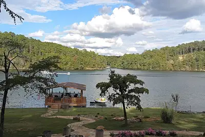 Image de La maison du lac sur le lac Hamilton