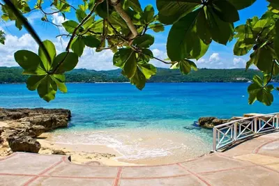 Image de Mer Raisins Sur La Plage Jamaica - Villa luxueuse sur la plage avec 6 lits à Discovery Bay - Personnel Inclus