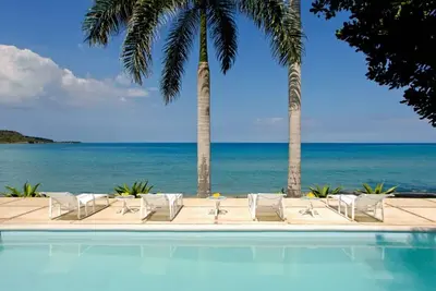Image de Serenity Sur La Plage Jamaica - Villa 4 chambres en front de mer Ă Montego Bay