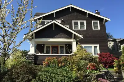 Image de 2 chambres, 1 salle de bain Green Lake / Wallingford retraite privée moderne et artsy