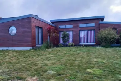 Image de Entre Terre Et Mer, Maison Lumineuse De Plain-Pied, Grand Jardin