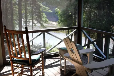 Image de Accueil Waterfront sur crique pittoresque.