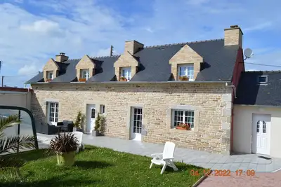 Image de maison bord de mer avec piscine couverte:8personnes, animal domestique accepté.