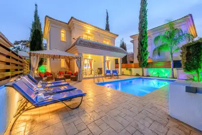 Image de Villa Diana, piscine d'eau salée ensoleillé, vue sur la mer, une connexion Wi-Fi, à proximité de la plage et des équipements