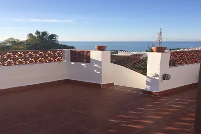 Image de Vue imprenable sur 3 grandes terrasses privées, sur la mer, la montagne et la ville de