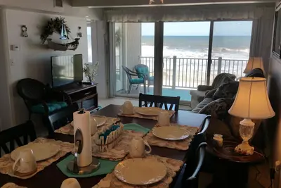 Image de Condo Oceanfront avec plage privée, piscine chauffée - Meilleure vue - 2 chambres et 1 salle de bain