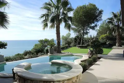 Image de Villa Vista, vue imprenable sur la mer, élégant, récemment rénové, endroit paisible C