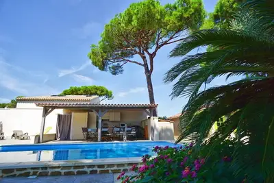 Image de Appartement Rez De Jardin, Pisine Chauffee, Proche Des Plages, Quartier Calme.