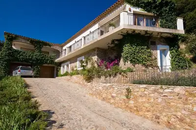 Image de Villa avec piscine privée et magnifique terrasse sur le toit