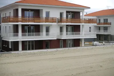 Image de Appartement Standing lumineux à deux pas de l’océan, vu partiel sur l’océan