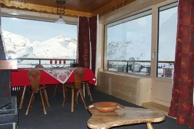 Image de grand deux-piéces dans petite résidence