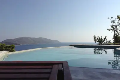 Image de Maison de vacances avec piscine d'eau salée et plage privée dans un endroit magnifique et calme