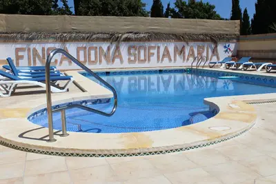 Image de Maison pour 6 personnes, piscine commune. , Idéal pour les familles, les animaux sont acceptés.