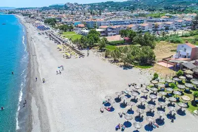 Image de Villas sur la plage, piscine privée, modernes, à pied des commodités